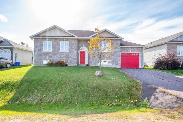 532 Macy Avenue, House detached with 4 bedrooms, 2 bathrooms and 3 parking in Laurentian Valley ON | Card Image