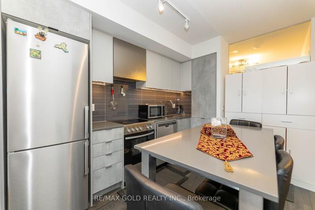 621 - 10 Gibbs St, Condo with 2 bedrooms, 2 bathrooms and 1 parking in Toronto ON | Image 9