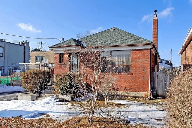 374 Joicey Blvd, House detached with 2 bedrooms, 2 bathrooms and 6 parking in Toronto ON | Image 23