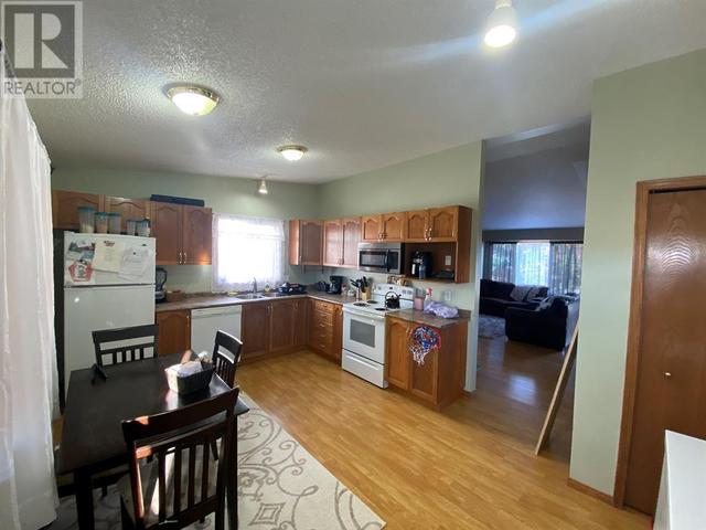 8213 105 Avenue, House detached with 4 bedrooms, 2 bathrooms and 5 parking in Peace River AB | Image 6