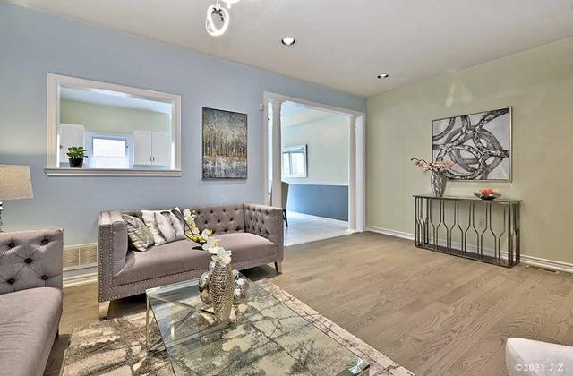 6 Albert Baily Way, Townhouse with 3 bedrooms, 3 bathrooms and 2 parking in Markham ON | Image 2