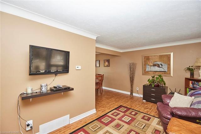 5940 Hillcrest Crescent, House detached with 4 bedrooms, 2 bathrooms and 2 parking in Niagara Falls ON | Image 5