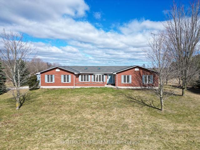 560 Davis Dr, House detached with 3 bedrooms, 3 bathrooms and 17 parking in Uxbridge ON | Image 1