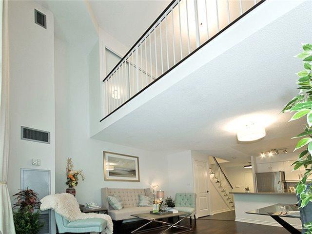 404 - 30 Hayden St, Condo with 1 bedrooms, 2 bathrooms and 1 parking in Toronto ON | Image 9