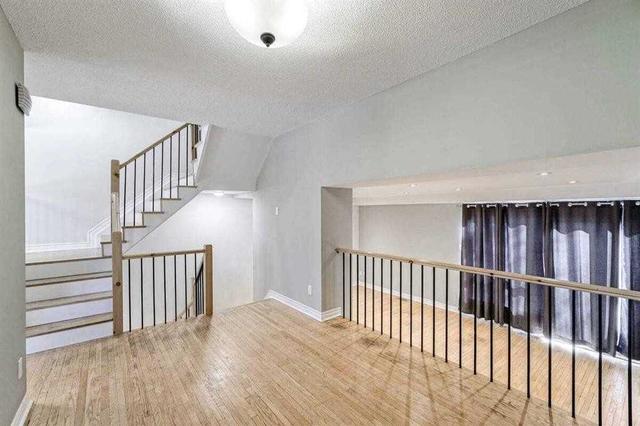 21 - 90 Castlebury Cres, Townhouse with 3 bedrooms, 2 bathrooms and 2 parking in Toronto ON | Image 3