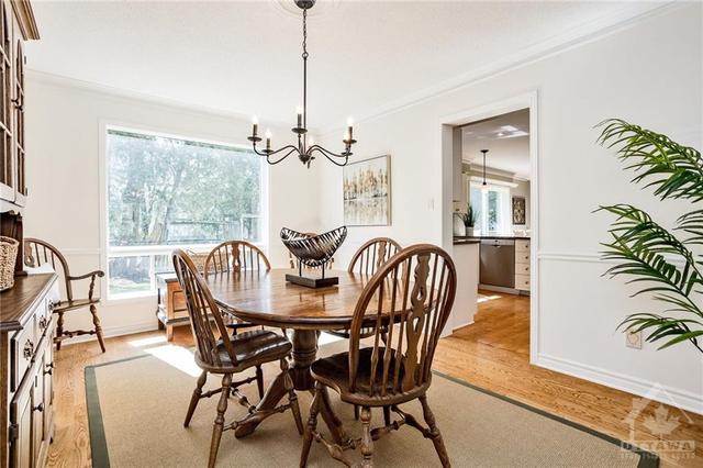 39 Kyle Avenue, House detached with 4 bedrooms, 3 bathrooms and 6 parking in Ottawa ON | Image 7
