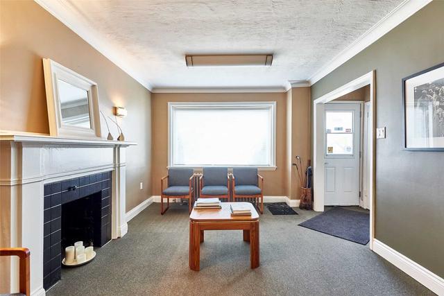 918 Brock St S, House detached with 1 bedrooms, 2 bathrooms and 10 parking in Whitby ON | Image 2