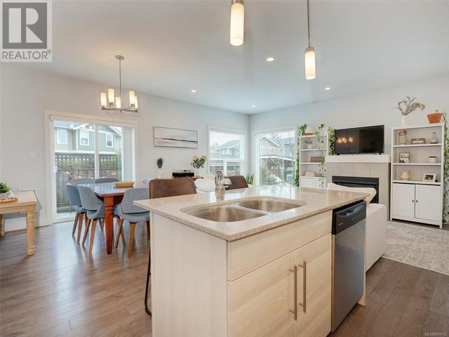 15 - 1515 Keating Cross Rd, House attached with 3 bedrooms, 3 bathrooms and 1 parking in Central Saanich BC | Image 11