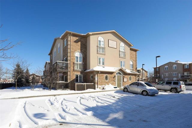 4 - 17 Cheltenham Rd, Condo with 2 bedrooms, 2 bathrooms and 1 parking in Barrie ON | Image 1