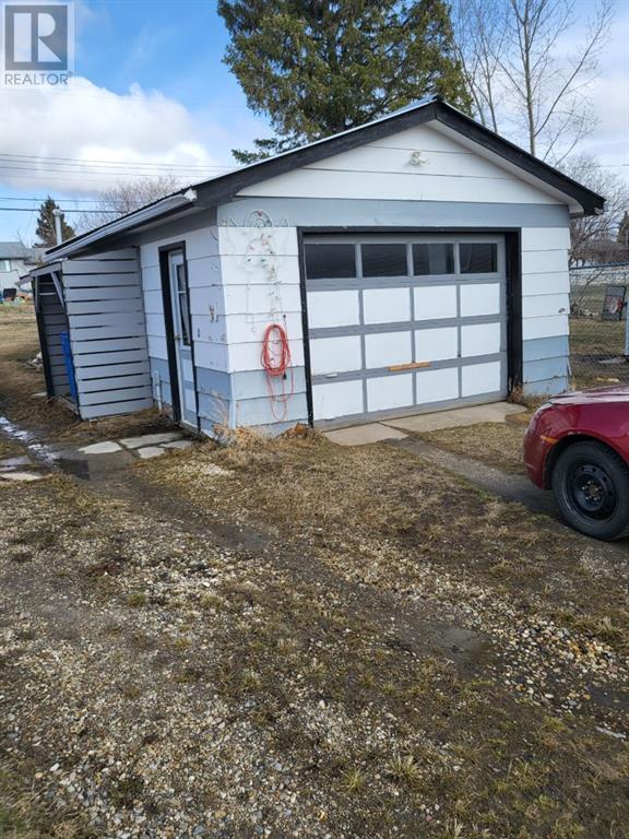 914 6th Avenue, House detached with 2 bedrooms, 1 bathrooms and 4 parking in Beaverlodge AB | Image 16