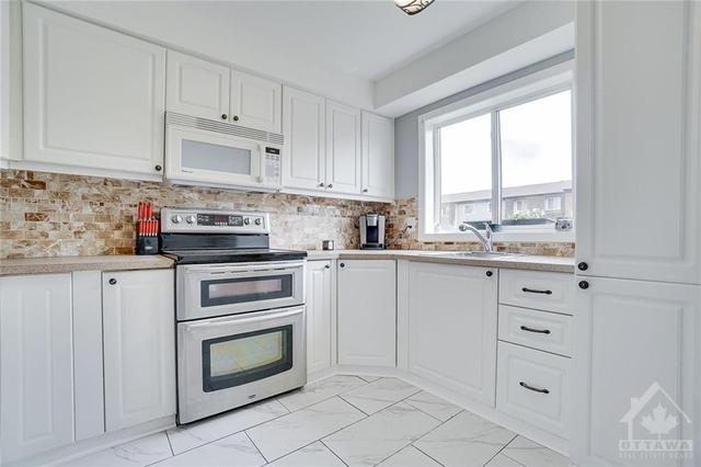3099 Olympic Way, Townhouse with 3 bedrooms, 2 bathrooms and 1 parking in Ottawa ON | Image 4