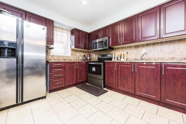 41 Lockwood Rd, House detached with 3 bedrooms, 3 bathrooms and 6 parking in Brampton ON | Image 9