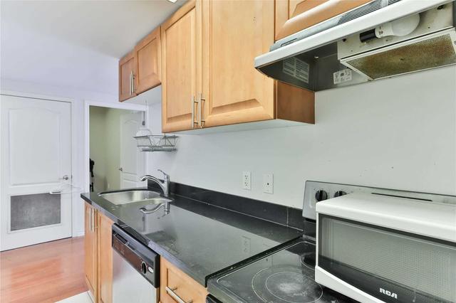 1003 - 263 Wellington St, Condo with 2 bedrooms, 1 bathrooms and 1 parking in Toronto ON | Image 19