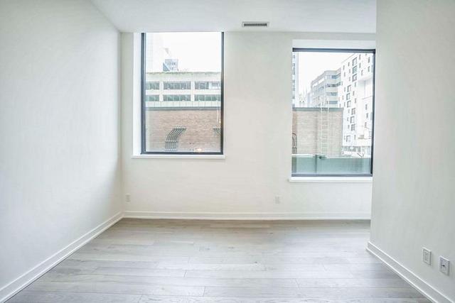 202 - 22 Lombard St, Condo with 2 bedrooms, 2 bathrooms and 0 parking in Toronto ON | Image 2