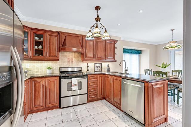 308 Roselawn Dr, House detached with 3 bedrooms, 3 bathrooms and 6 parking in Vaughan ON | Image 3