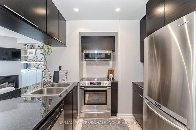567 - 36 Stadium Rd, Townhouse with 2 bedrooms, 2 bathrooms and 1 parking in Toronto ON | Image 2