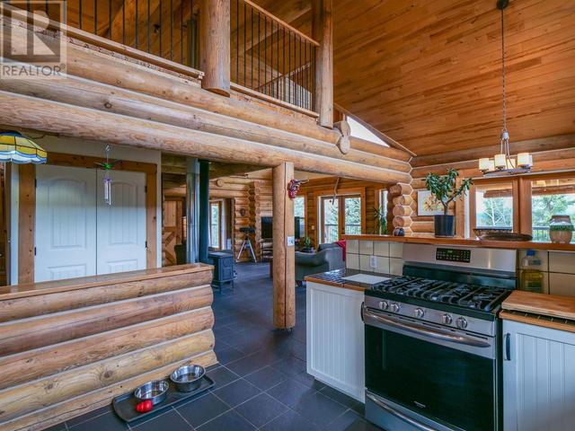 1686 Brennen Road, House detached with 3 bedrooms, 3 bathrooms and null parking in Cariboo B BC | Image 20