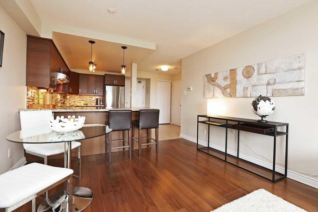 814 - 1091 Kingston Rd, Condo with 1 bedrooms, 1 bathrooms and 1 parking in Toronto ON | Image 1
