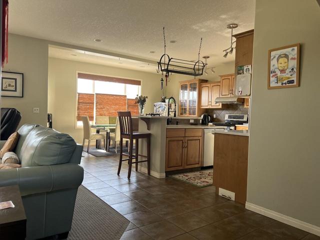 145 Elmont Bay Sw, House detached with 4 bedrooms, 3 bathrooms and 5 parking in Calgary AB | Image 3
