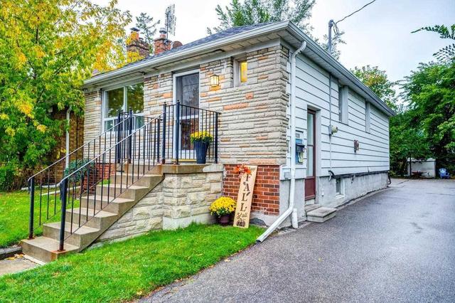1220 Islington Ave, House detached with 2 bedrooms, 2 bathrooms and 6 parking in Toronto ON | Image 1