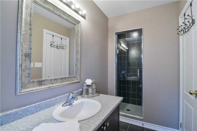 21 Telegraph St, House attached with 3 bedrooms, 3 bathrooms and 2 parking in Brampton ON | Image 4