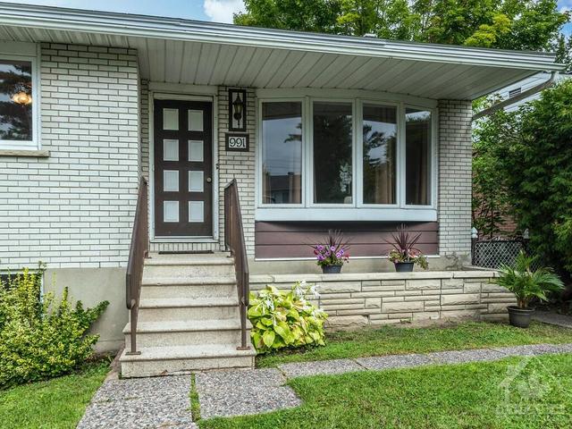 991 Harkness Avenue, House detached with 3 bedrooms, 1 bathrooms and 3 parking in Ottawa ON | Image 2