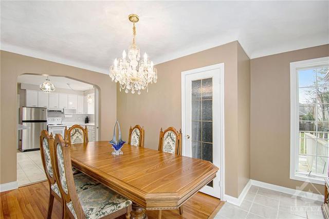 61 Crownhill Street, House detached with 3 bedrooms, 2 bathrooms and 5 parking in Ottawa ON | Image 8