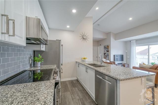 26 Sternes Private, House attached with 2 bedrooms, 1 bathrooms and 1 parking in Ottawa ON | Image 4