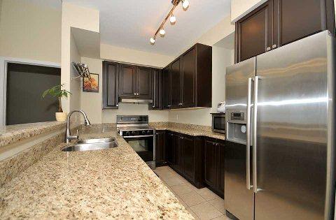 uph 18 - 23 Lorraine Dr, Condo with 2 bedrooms, 3 bathrooms and 2 parking in Toronto ON | Image 3