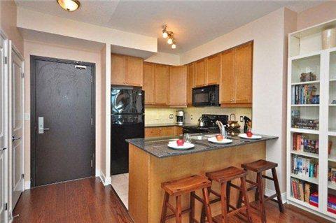 402 - 70 Absolute Ave, Condo with 2 bedrooms, 1 bathrooms and 1 parking in Mississauga ON | Image 4