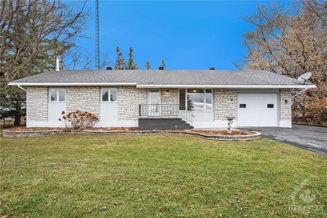 738 Route 800e Street, House detached with 3 bedrooms, 2 bathrooms and 7 parking in The Nation ON | Card Image