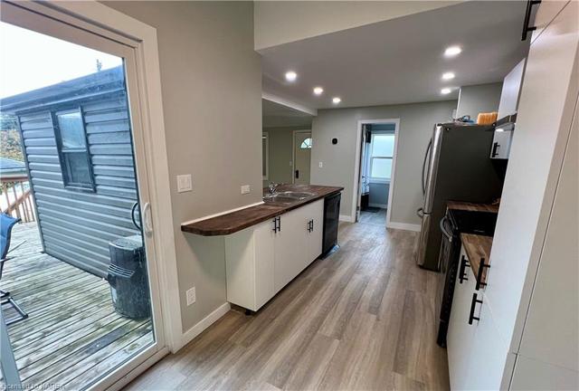 1319 Montreal Street, House detached with 2 bedrooms, 2 bathrooms and 4 parking in Kingston ON | Image 4