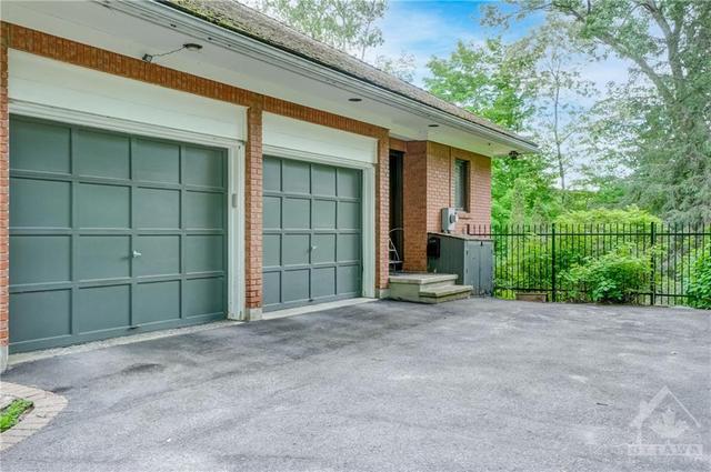 40 Pond Street, House detached with 5 bedrooms, 3 bathrooms and 6 parking in Ottawa ON | Image 22