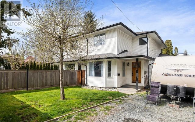 3423 Hilton Rd, House detached with 3 bedrooms, 3 bathrooms and 3 parking in North Cowichan BC | Image 2