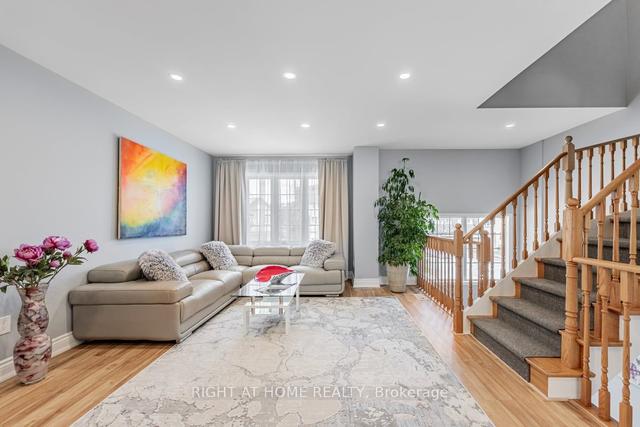 15 Formula Crt, House attached with 3 bedrooms, 3 bathrooms and 3 parking in Toronto ON | Image 22