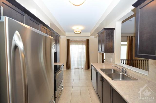 704 Treadway Private, Townhouse with 3 bedrooms, 3 bathrooms and 2 parking in Ottawa ON | Image 10