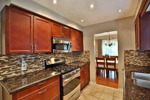 6983 Cadiz Cres, House semidetached with 3 bedrooms, 3 bathrooms and 3 parking in Mississauga ON | Image 3