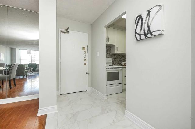 1401 - 340 Dixon Rd, Condo with 2 bedrooms, 1 bathrooms and 1 parking in Toronto ON | Image 23