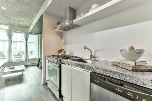 1012 - 75 Portland St, Condo with 1 bedrooms, 1 bathrooms and 1 parking in Toronto ON | Image 7