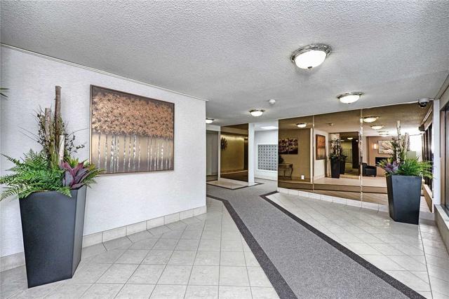2012 - 18 Knightsbridge Rd, Condo with 3 bedrooms, 2 bathrooms and 1 parking in Brampton ON | Image 13