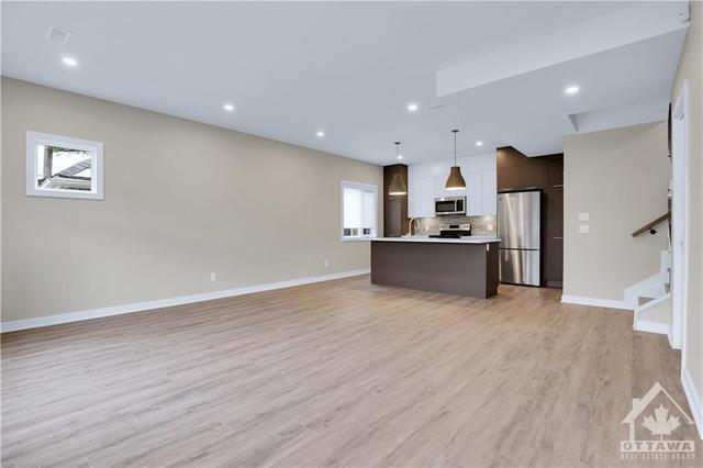 320 Mona Avenue, Home with 3 bedrooms, 3 bathrooms and null parking in Ottawa ON | Image 4