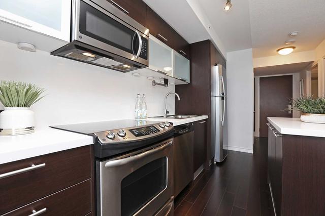 1114 - 386 Yonge St, Condo with 1 bedrooms, 2 bathrooms and 0 parking in Toronto ON | Image 6