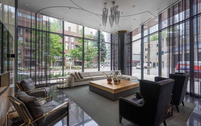 1408 - 32 Davenport Rd, Condo with 2 bedrooms, 2 bathrooms and 1 parking in Toronto ON | Image 12