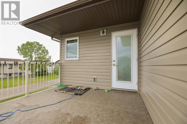 748 Cypress Lane, Home with 4 bedrooms, 2 bathrooms and 2 parking in Red Deer County AB | Image 11