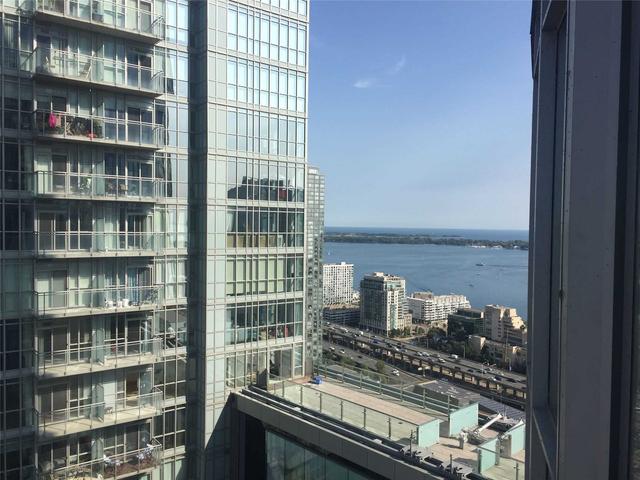 3902 - 21 Iceboat Terr, Condo with 1 bedrooms, 1 bathrooms and 1 parking in Toronto ON | Image 2