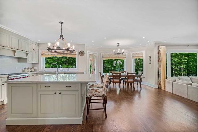 25 Sifton Crt, House detached with 4 bedrooms, 8 bathrooms and 9 parking in Toronto ON | Image 5