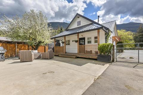 42739 Yarrow Central Road, House detached with 3 bedrooms, 1 bathrooms and null parking in Chilliwack BC | Card Image