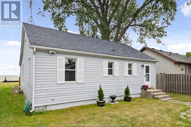 9502 St. Clair Road, House detached with 2 bedrooms, 1 bathrooms and null parking in Lakeshore ON | Image 28