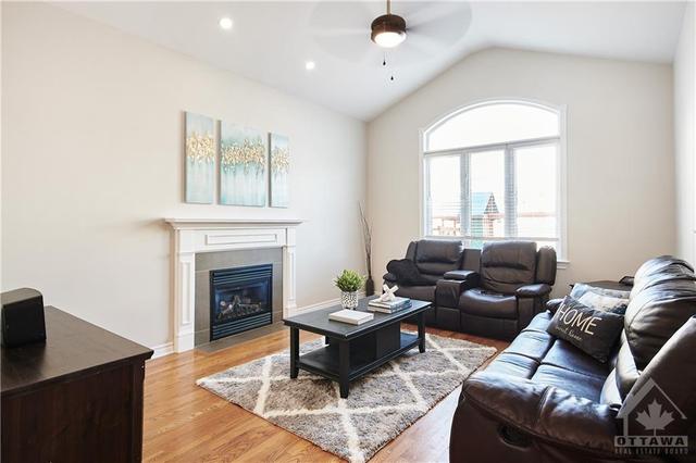 508 Mazari Crescent, House detached with 4 bedrooms, 4 bathrooms and 6 parking in Ottawa ON | Image 7