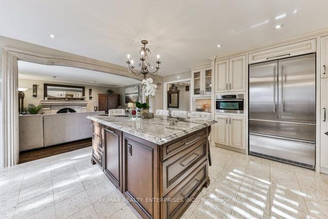1246 Crawford Crt, House detached with 4 bedrooms, 4 bathrooms and 12 parking in Oakville ON | Image 4